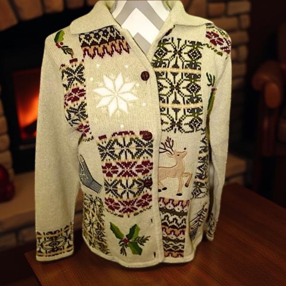 Holiday Sweater with Reindeer and Snowflake Patterns Cardigan Size L - Picture 12 of 14